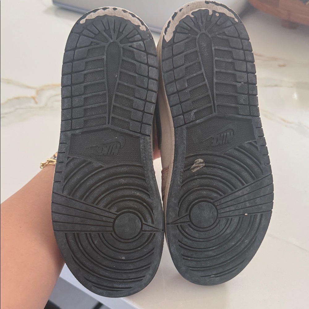 Jordan Kids Sneakers - Black, White, Gold 13.5C - Picture 4 of 5